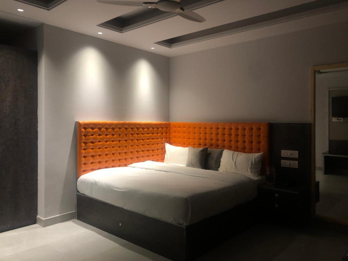 The Westberry 50Mtrs Offroading And 50 Mtrs Nature Path Bed & Breakfast Shimla Dış mekan fotoğraf