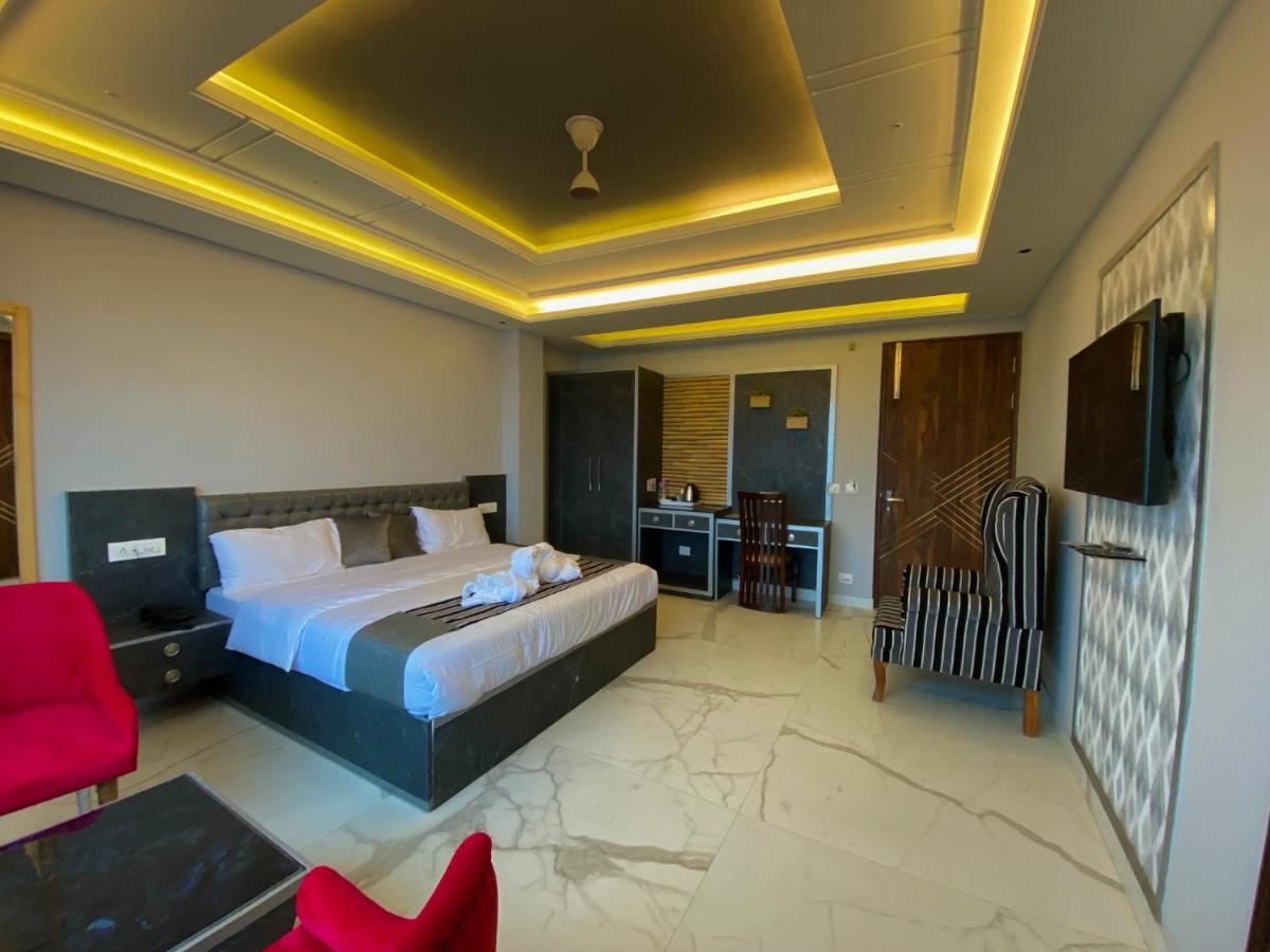 The Westberry 50Mtrs Offroading And 50 Mtrs Nature Path Bed & Breakfast Shimla Dış mekan fotoğraf