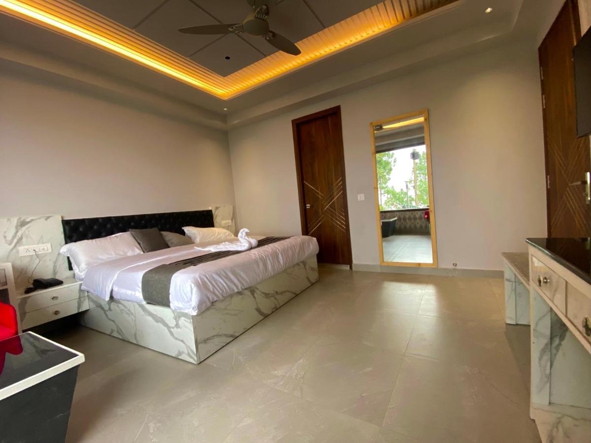 The Westberry 50Mtrs Offroading And 50 Mtrs Nature Path Bed & Breakfast Shimla Dış mekan fotoğraf