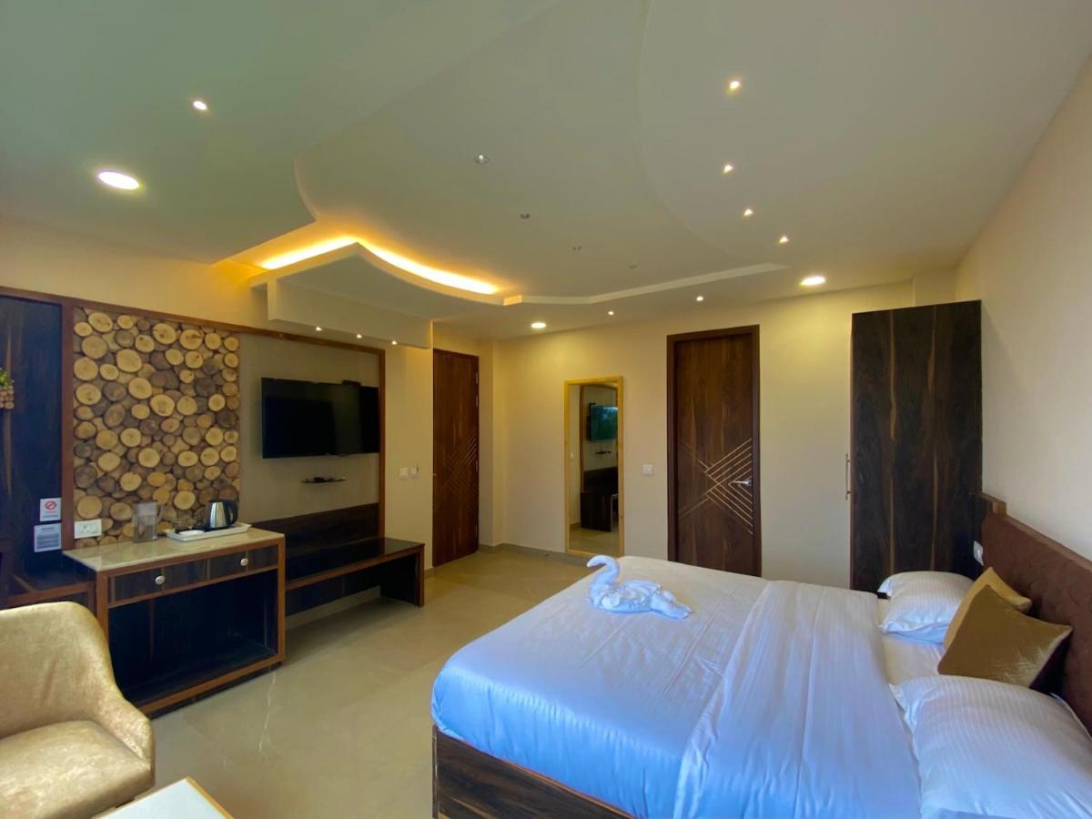 The Westberry 50Mtrs Offroading And 50 Mtrs Nature Path Bed & Breakfast Shimla Dış mekan fotoğraf