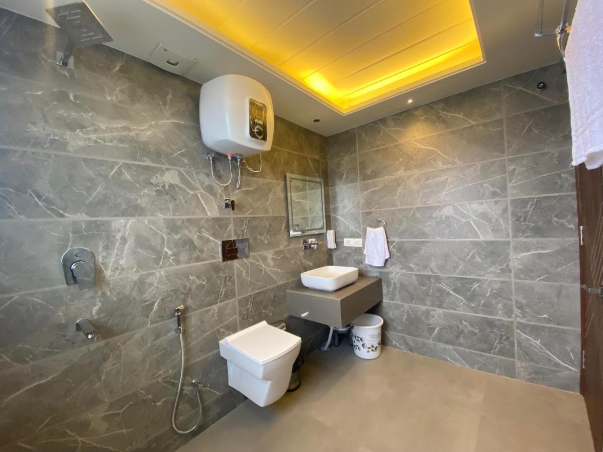 The Westberry 50Mtrs Offroading And 50 Mtrs Nature Path Bed & Breakfast Shimla Dış mekan fotoğraf