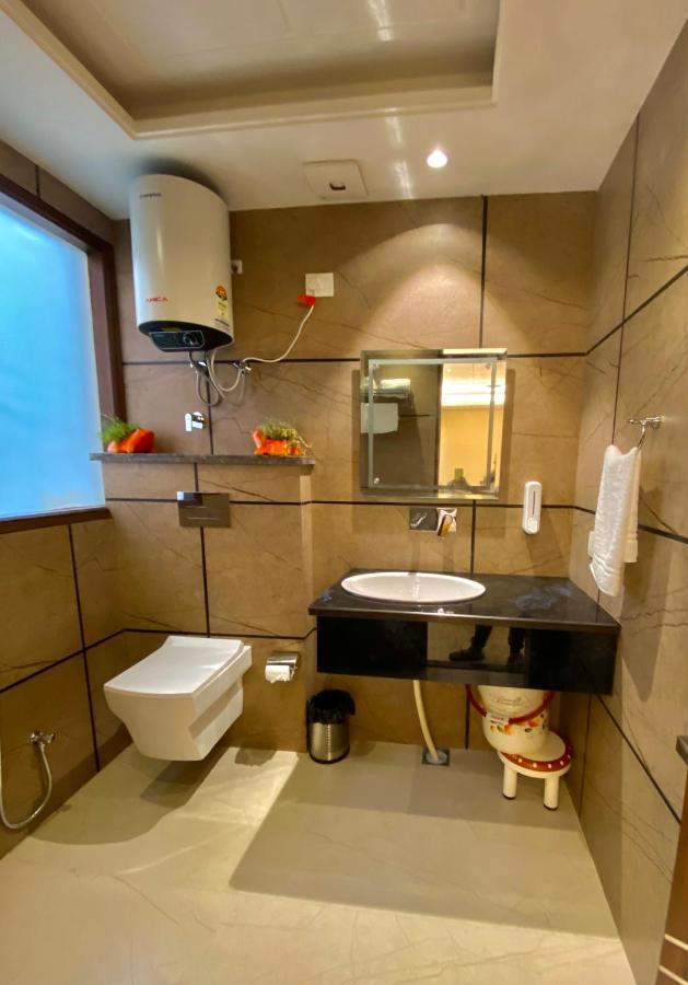 The Westberry 50Mtrs Offroading And 50 Mtrs Nature Path Bed & Breakfast Shimla Dış mekan fotoğraf